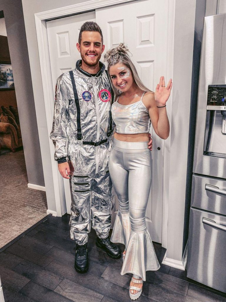 19 Couple Costume Ideas To Strengthen Your Relationship