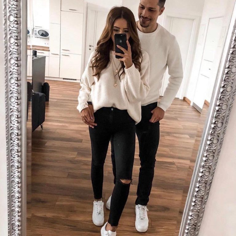 22 Couple Mirror Selfie Ideas To Enjoy Together