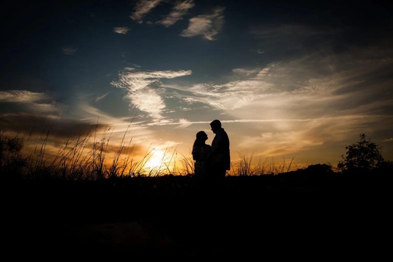 17 Couple Picture Ideas No Face For Your Next Date