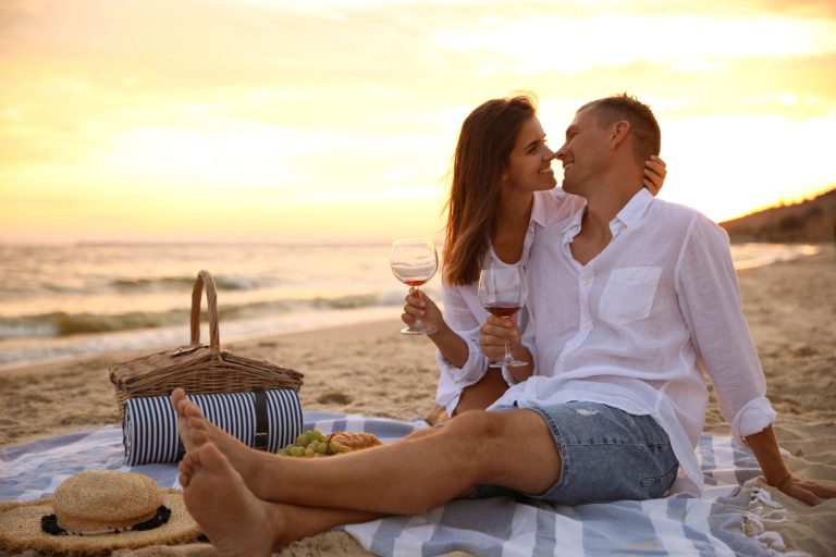 18 Outdoor Date Ideas That Everyone Will Love
