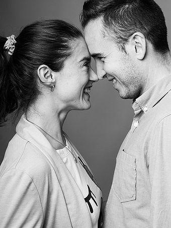 17 Photobooth Ideas Pose Couple For Your Next Date