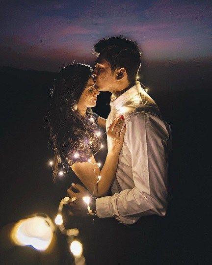 19 Photobooth Ideas Poses Couple To Strengthen Your Relationship