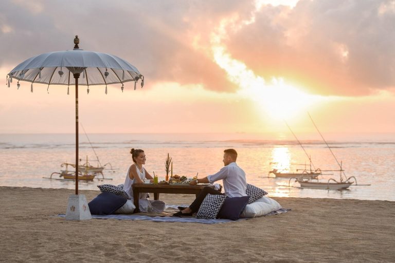 17 Unique Date Ideas That Everyone Will Love